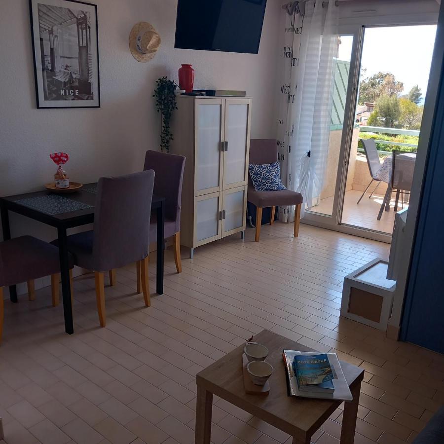 Appartement Vue Mer Piscines Parking Les Coraux Agay Plage Saint-Raphael  Bagian luar foto