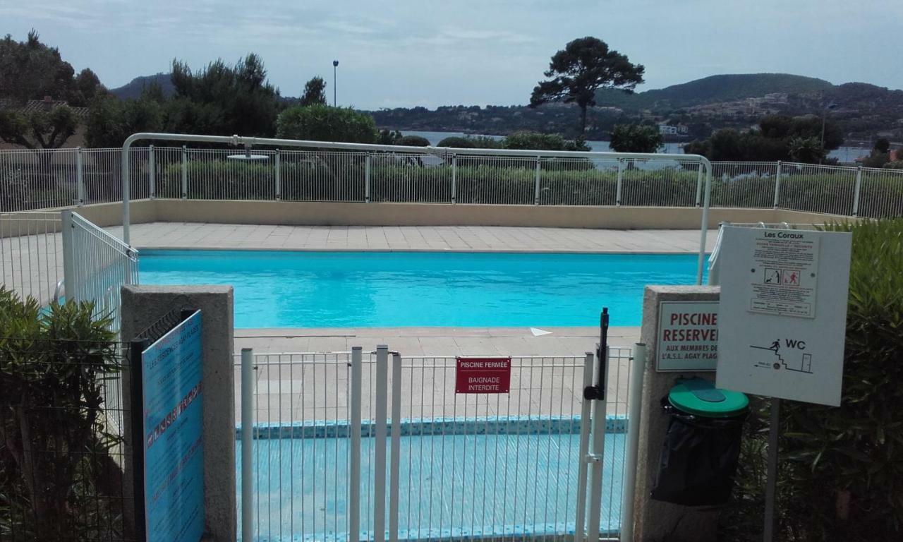 Appartement Vue Mer Piscines Parking Les Coraux Agay Plage Saint-Raphael  Bagian luar foto